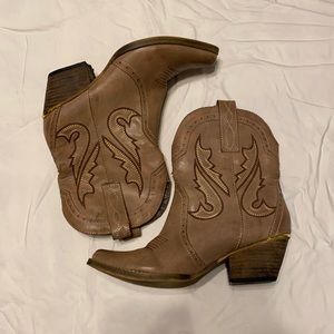 Women’s mid calf cowboy boots